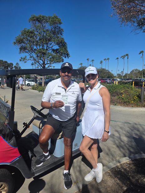 Golfers with birdiegum by the cart