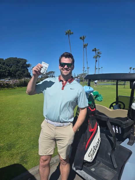 Golfer with birdiegum by the cart
